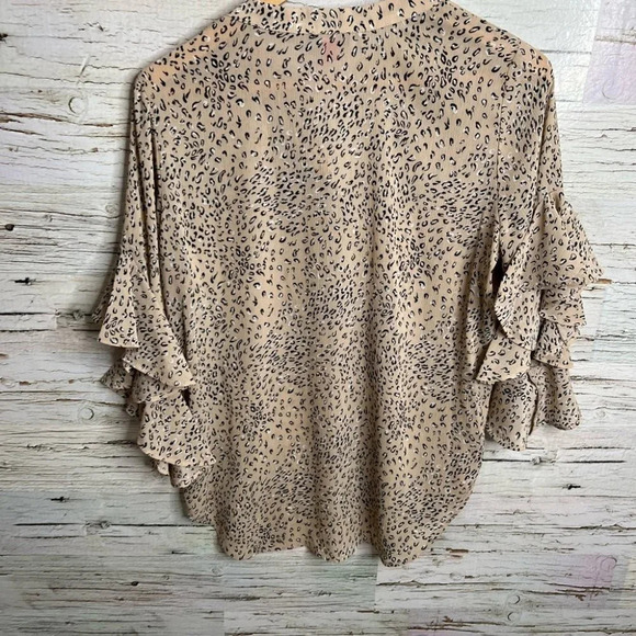 Vince camuto tan black blouse top  waterfall sleeve size small - Picture 8 of 9